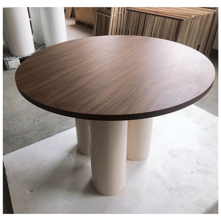 Thea dining table